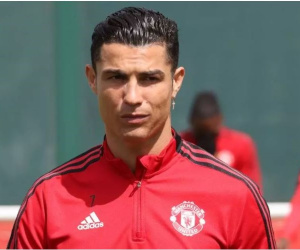 Ronaldo sốc, không dám sử dụng hồ bơi xuống cấp của MU