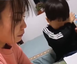 Văn miêu tả chị gái 'nhà người ta' của cậu bé tiểu học khiến dân mạng không nói nên lời