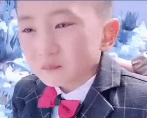 Cậu bé khóc không thành tiếng trong đám cưới anh trai vì nhận ra danh tính bất ngờ của cô dâu