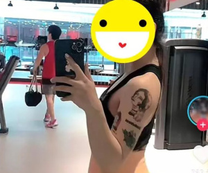 Ngán ngẩm hình ảnh gái xinh khoe vòng 3 trái đào với chiếc quần mặc như không