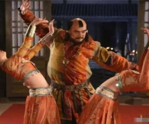Vị hoàng đế béo nhất Trung Quốc, mỗi bữa ăn 20 lạng thịt, khi 'thị tẩm' cần sự giúp đỡ của vài cung nữ