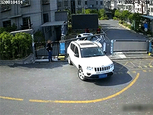 Hai chiếc xe gây tai nạn cùng một chỗ cách nhau vài phút khiến dân mạng kinh ngạc