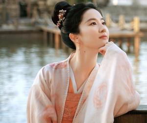 Mộng Hoa Lục: Cách Trần Hiểu quen Lưu Diệc Phi khiến dân tình ngã ngửa vì 'không giống ai'