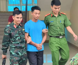 Gặp nhân chứng thấy Triệu Quân Sự nghỉ bên bụi tre, âm thầm vây bắt