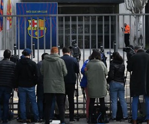 Barcelona yêu cầu các cầu thủ giảm 50% lương