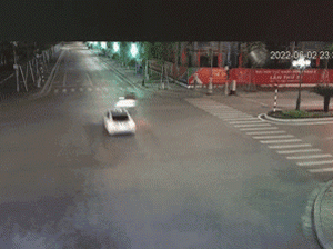 Diễn biến 2 góc camera khác vụ xe Audi 'húc bay' xe máy ở ngã tư, 3 người trong một gia đình tử vong