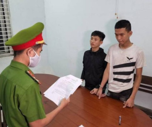 Nhóm thanh niên Đà Nẵng ngang nhiên vung dao chém người tại quán Internet
