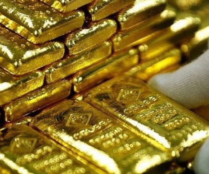 Vàng trong nước giảm nhẹ, vàng thế giới đứng giá