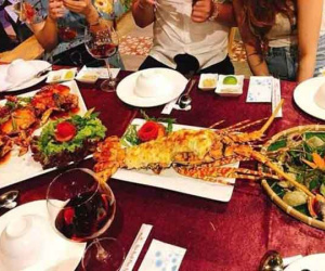 Choáng với bảng chi tiêu 500 triệu/tháng của gia đình 5 người: Một tháng chi tiêu bằng lương người khác 5 năm