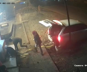 Băng cướp táo tợn dùng cả ô tô để lấy cây ATM