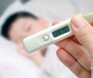 Bé trai 1 tuổi sốt cao và nôn mửa liên tục vì 'ổ bụng' chứa đầy ký sinh trùng, 'thủ phạm' luôn hiện hữu trong căn bếp của mỗi gia đình