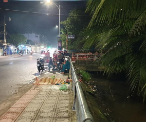 Người đàn ông được phát hiện chết dưới mương nước ở Bình Dương