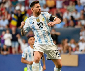 Messi ghi 5 bàn trong chiến thắng giao hữu của Argentina