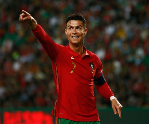 Ronaldo chói sáng, Bồ Đào Nha hủy diệt Thụy Sỹ