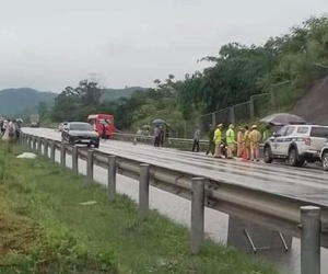 Va chạm xe khách trên cao tốc Nội Bài - Lào Cai, 1 người chết, 6 người bị thương