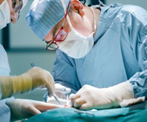 Bé trai phải cắt bỏ tinh hoàn, bác sĩ cảnh báo ba mẹ đừng chủ quan: Chậm một chút, hỏng cả đời