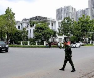 Nhiều xe biển xanh, công an xuất hiện tại nhà riêng ông Chu Ngọc Anh