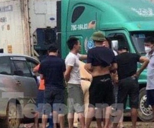 Một lái xe chở hoa quả đột tử ở bãi trung chuyển Lạng Sơn