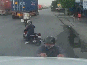 Hai vợ chồng liều lĩnh trộm mặt nạ xe container giữa ban ngày
