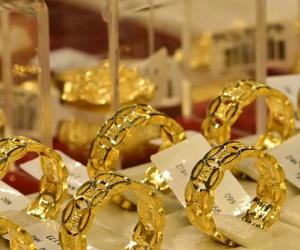 Giá vàng trong nước đứng im, vẫn cao hơn vàng thế giới 17 triệu đồng/lượng