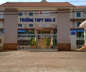 Một hiệu trưởng tử vong nghi rơi từ tầng 3 xuống
