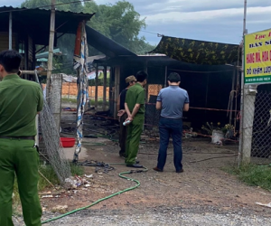 Sau tiếng nổ, lửa bao trùm ki-ốt, nữ chủ mắc kẹt bên trong tử vong