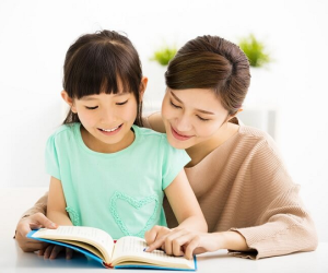 Chuyên gia chỉ 8 sai lầm cha mẹ hay làm trước mặt con