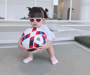 Đông Nhi 'lên tiếng' khi con gái Winnie bị con trai nhạc sĩ Dương Khắc Linh 'bơ'