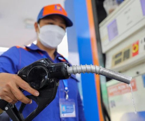 Thủ tướng yêu cầu xem xét, xử lý thông tin cung cấp xăng dầu của Malaysia cho Việt Nam