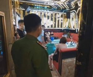 Quản lý quán Karaoke điều tiếp viên bán dâm cho khách