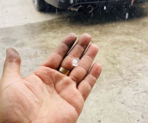 TPHCM bất ngờ xuất hiện mưa đá