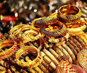 Giá vàng trong nước lao dốc nhưng vẫn cao hơn vàng thế giới khoảng 17 triệu đồng/lượng