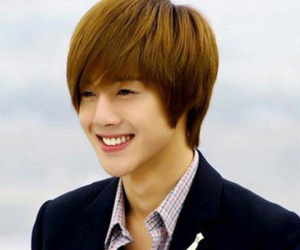8 năm sau scandal hành hung bạn gái cũ, Kim Hyun Joong cuối cùng đã tìm thấy bến đỗ hạnh phúc bên bà xã là mối tình đầu