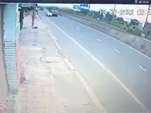 So kè xong lấn làn, xe ben gây tai nạn kinh hoàng cho xe con khiến một nạn nhân tử vong tại chỗ