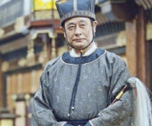 'Cây phất trần' trong tay thái giám thời xưa có công dụng gì? Chủ yếu là để thuận tiện cho hoàng đế