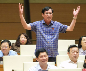'Đài phát thanh' trong gia đình nửa đêm vẫn phát có phải là bạo lực tinh thần?