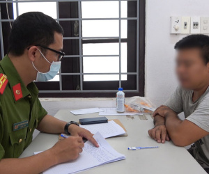 Tạm giữ tài xế ô tô tông chết người, đốt vàng mã rồi bỏ trốn