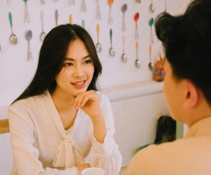 Cô gái lương 12 triệu mang người yêu lương 10 triệu về ra mắt bị bố mẹ chê 'an phận', dân tình xúm vào xúi chia tay... để phần cho người khác