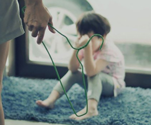 Đánh con riêng người tình không thể đưa vào bạo lực gia đình?