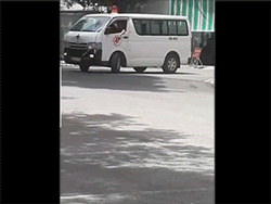 Video: Kinh hãi tài xế xe cấp cứu hai tay cầm dao gây náo loạn bệnh viện