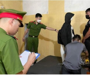 Cô gái xinh đẹp nghi bị bạn trai đánh tử vong: Khởi tố vụ án, thực nghiệm hiện trường