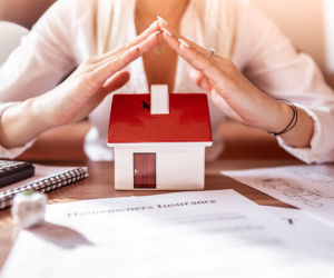 Vợ chồng nghèo bị hàng xóm 'bóc phốt' trên mạng xã hội