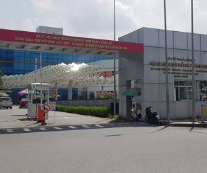 Bé trai 2 tháng tuổi bị mẹ ném từ tầng 5 bệnh viện xuống đất tử vong