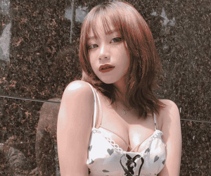 Lộ body nuột nà, gái xinh Sài thành kể quá khứ bị dụ dỗ