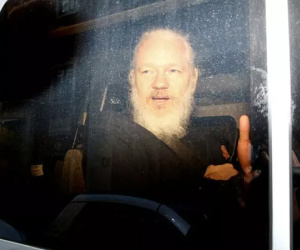 Anh cho phép dẫn độ người sáng lập WikiLeaks sang Mỹ truy tố
