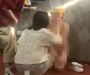 Người phụ nữ bị lột trần, đánh đập không thương tiếc trong khách sạn, nghi bị đánh ghen vì cướp chồng người