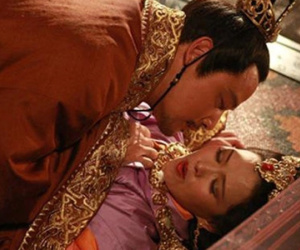 Vì sao sau khi thị tẩm xong, Phi tần không được ở lại qua đêm cùng Hoàng đế?