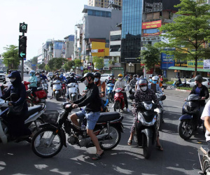 Giao thông hỗn loạn ngày đầu Hà Nội phân luồng lại các nút hay ùn tắc