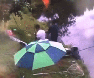Đang câu cá, người đàn ông ngã gục, xém mất mạng vì một nguy hiểm tiềm ẩn
