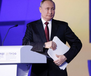 Bài phát biểu tại St. Petersburg đập tan tin đồn về sức khỏe ông Putin